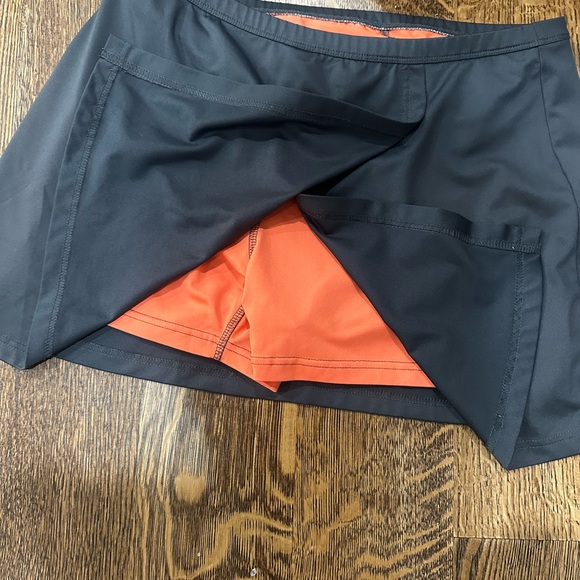 Women’s large dark gray SKORT - Picture 3 of 4